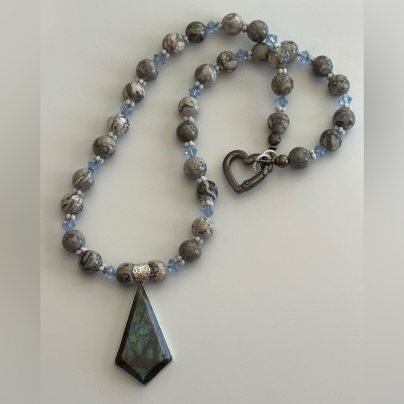 24 inch Grey Map and Labradorite Gemstone bead Necklace NWOT - Picture 5 of 14